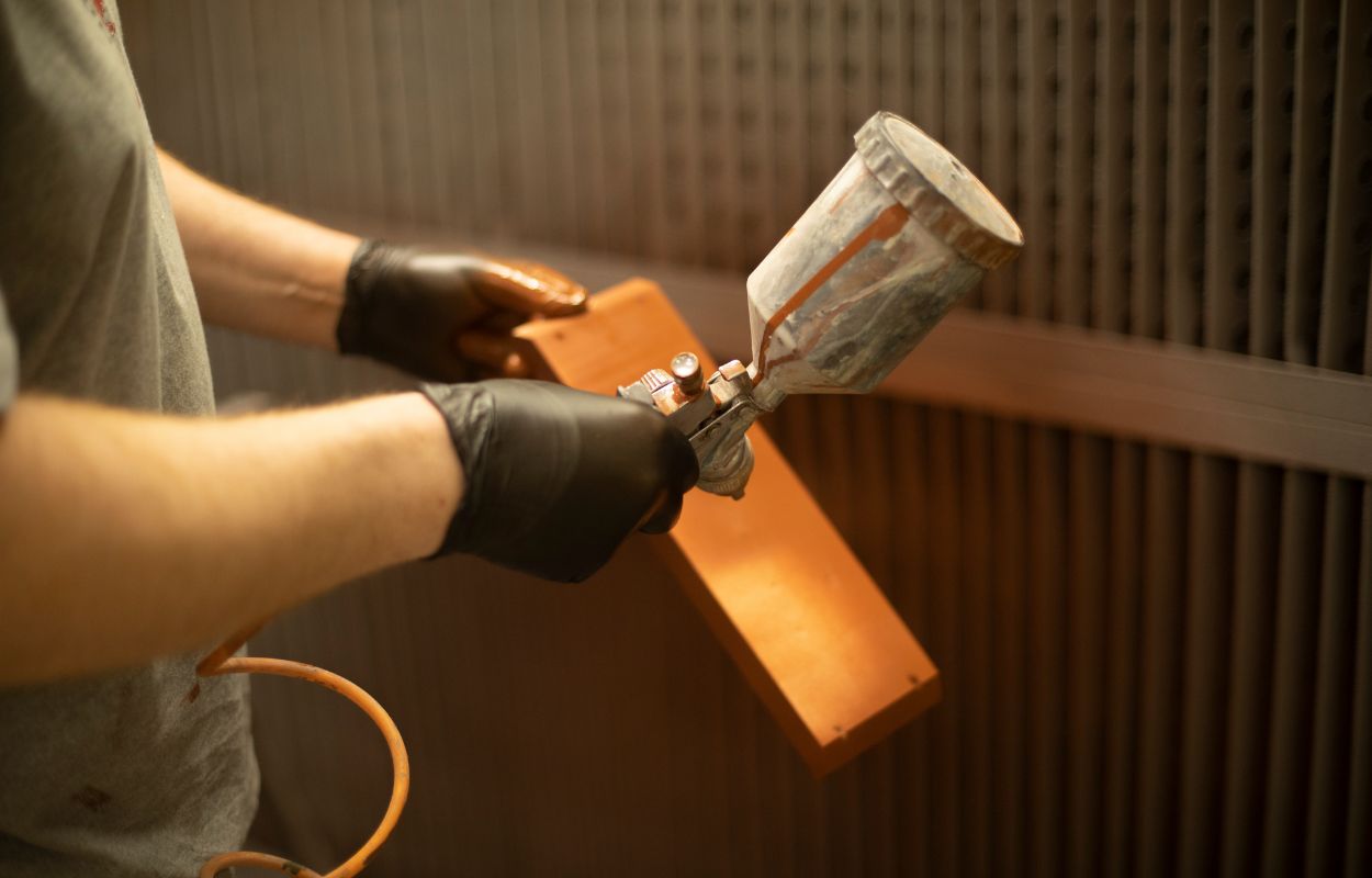 Electrostatic Painting Demo and how it works - watch it wrap around bends ! - Ultrimax