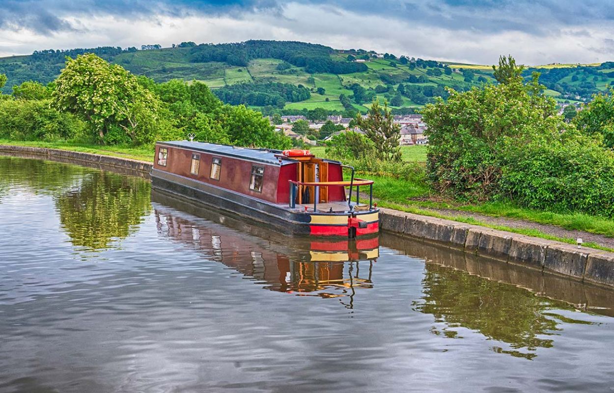 Freshwater and Canal Boat Paint - Everything You Need to Know - Ultrimax